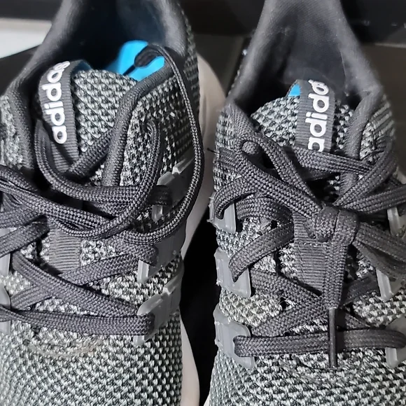 Adidas Questar Flow sneakers.  Size 6. (96) - Picture 3 of 5